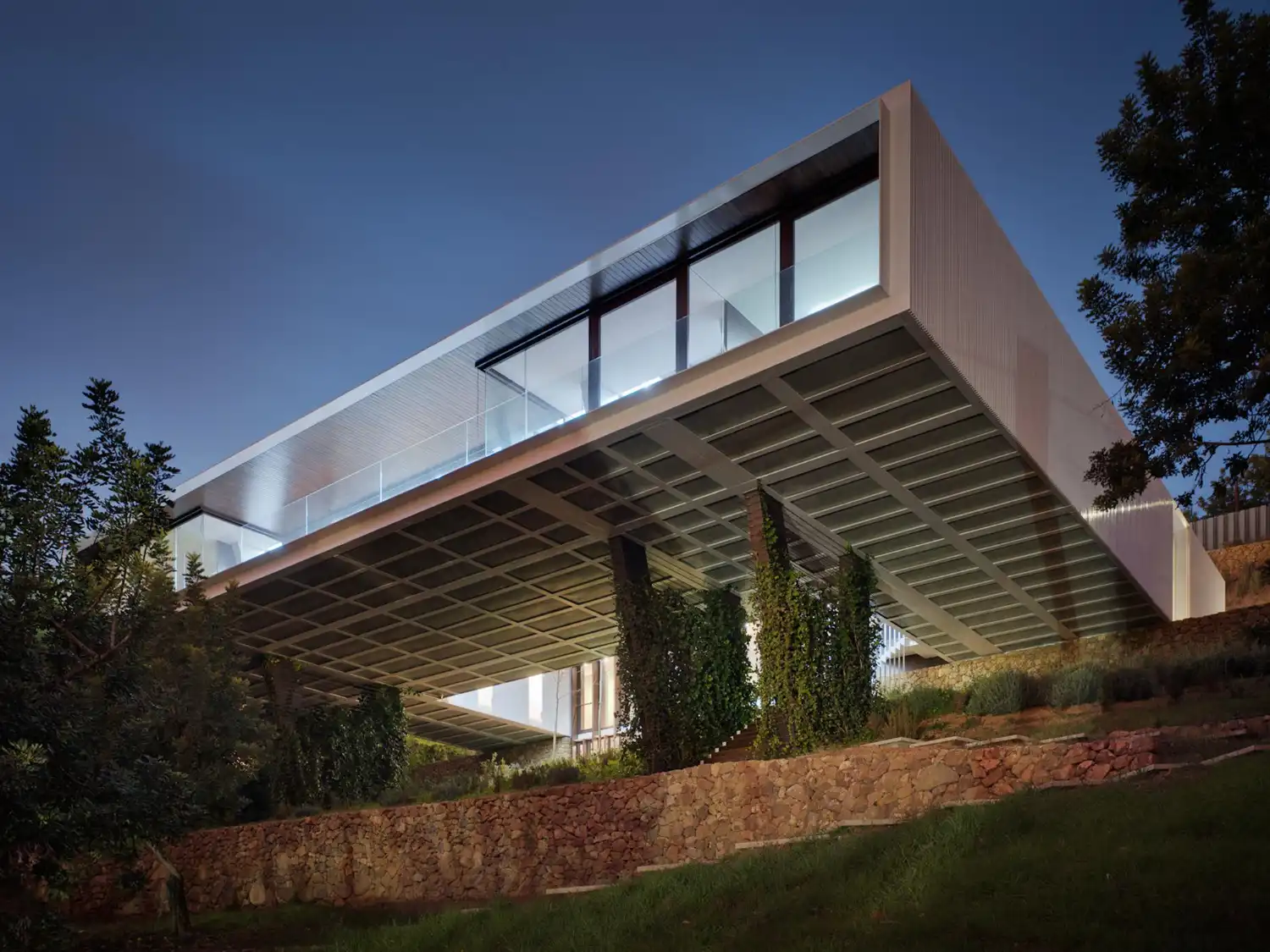 Diseños pensados para integrarse de forma natural en Jávea y su entorno Mediterráneo .